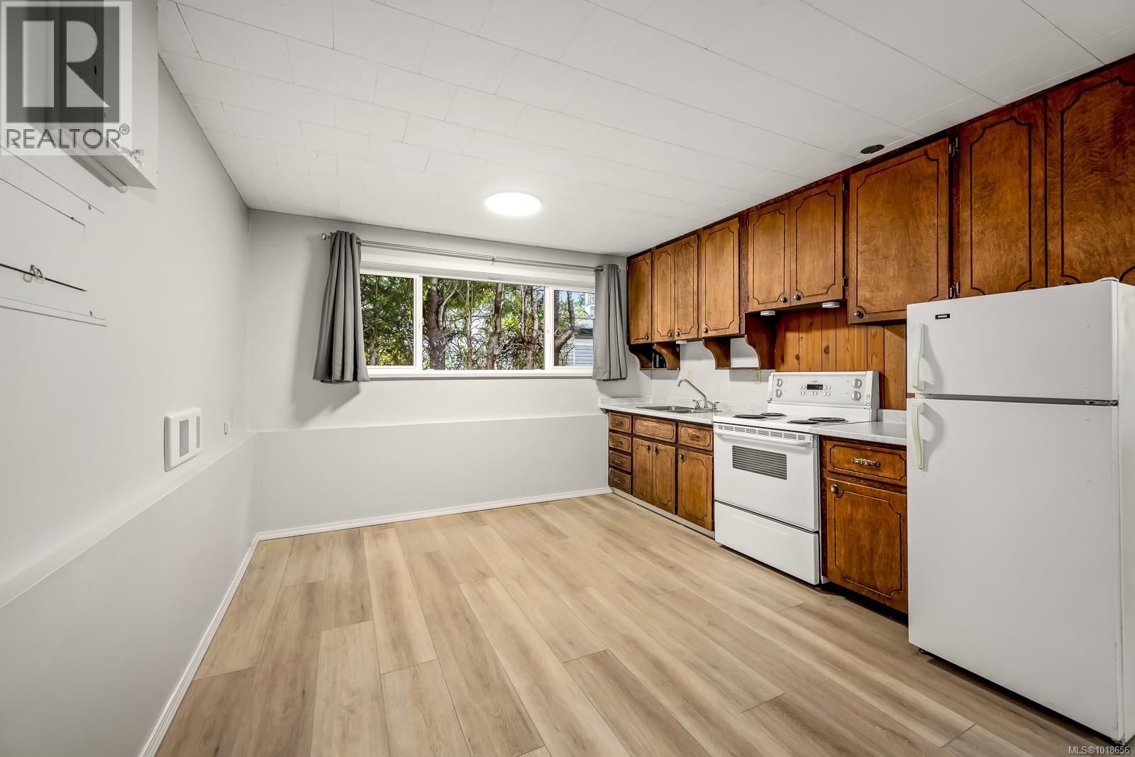 390 PETERSEN RD - 37