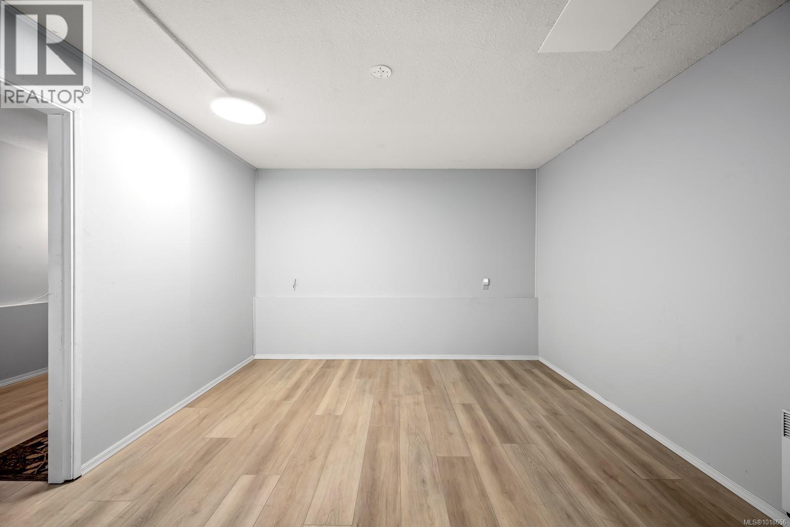 390 PETERSEN RD - 36