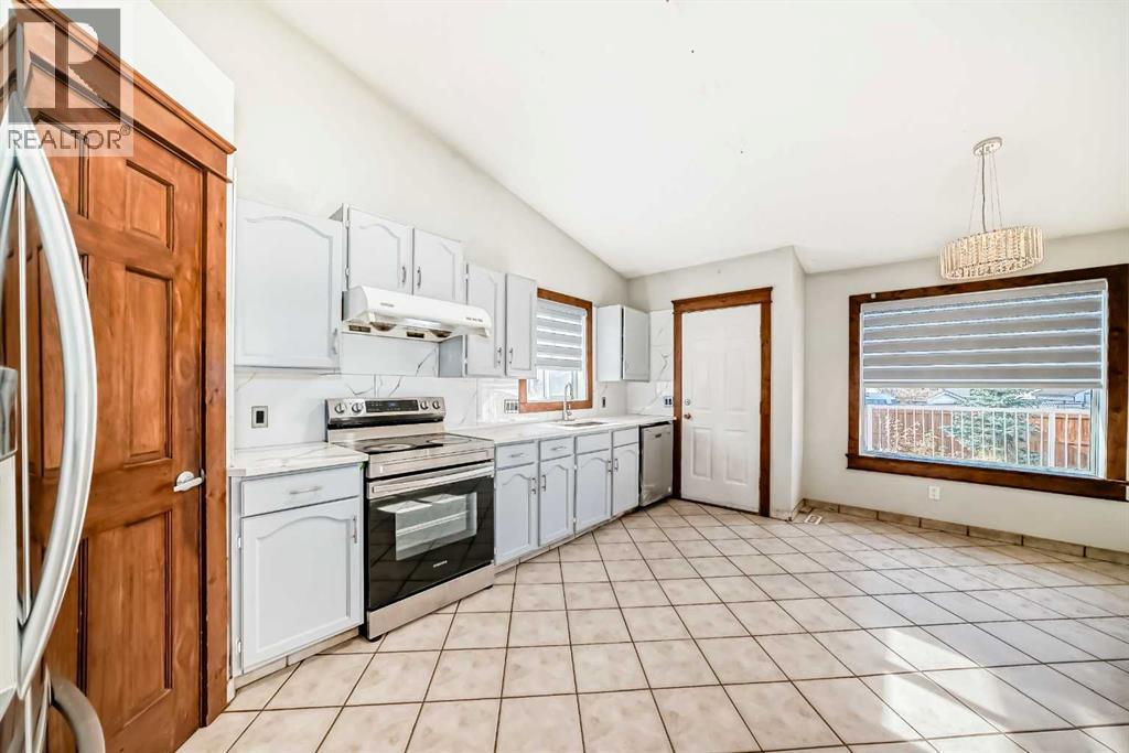 Single Family House 4 Level for Sale in  Appleglen Place SE Applewood Park Calgary 