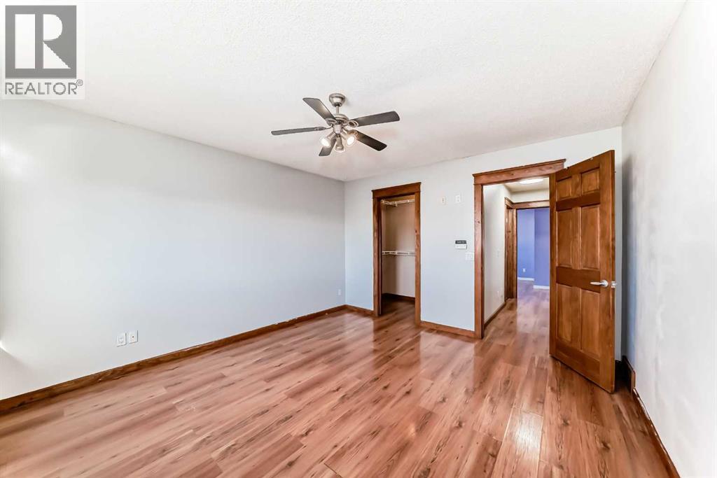 Single Family House 4 Level for Sale in  Appleglen Place SE Applewood Park Calgary 