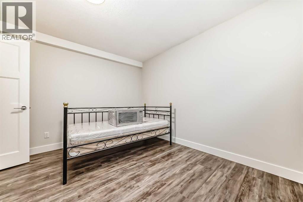 Single Family House 4 Level for Sale in  Appleglen Place SE Applewood Park Calgary 