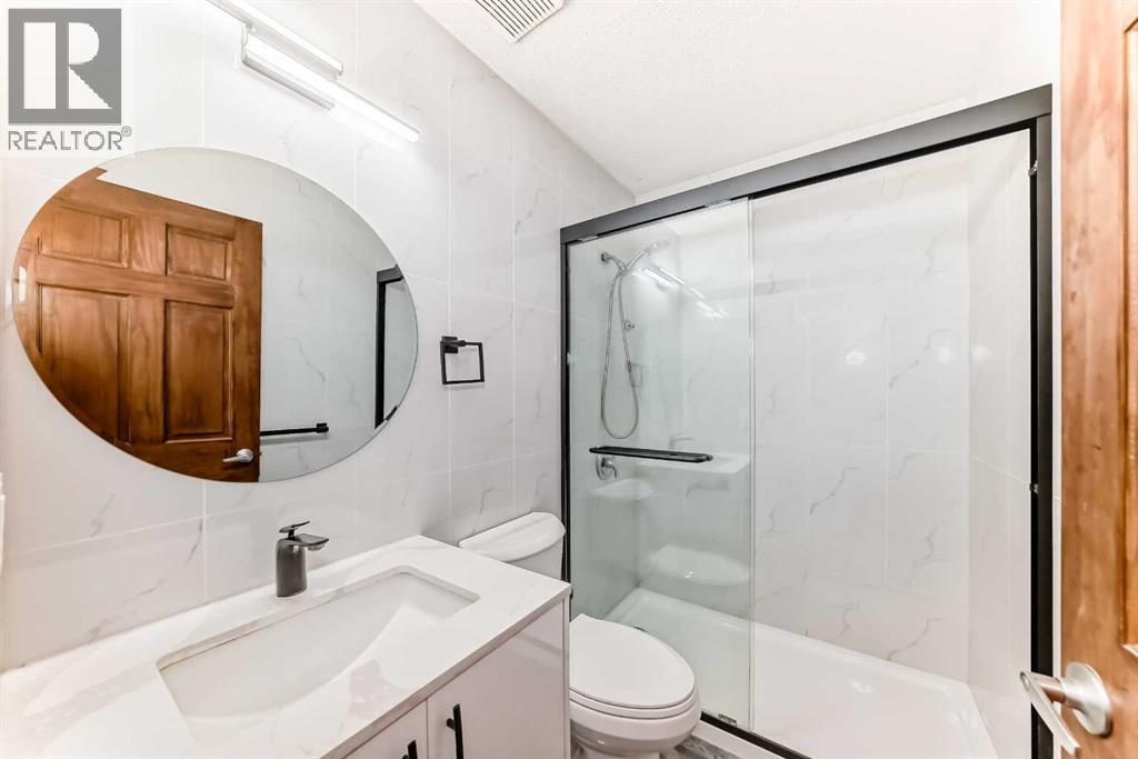 Single Family House 4 Level for Sale in  Appleglen Place SE Applewood Park Calgary 