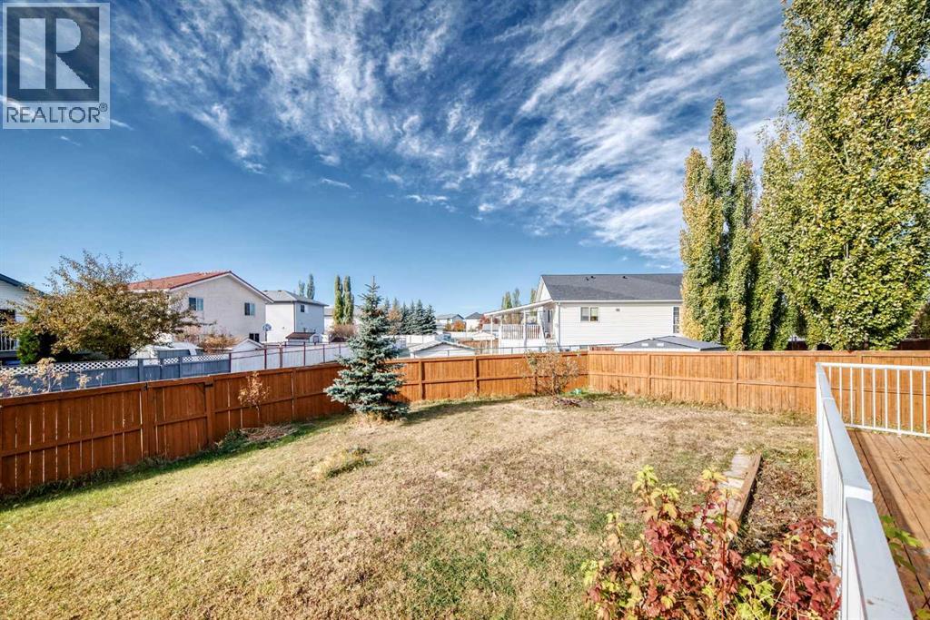 Single Family House 4 Level for Sale in  Appleglen Place SE Applewood Park Calgary 