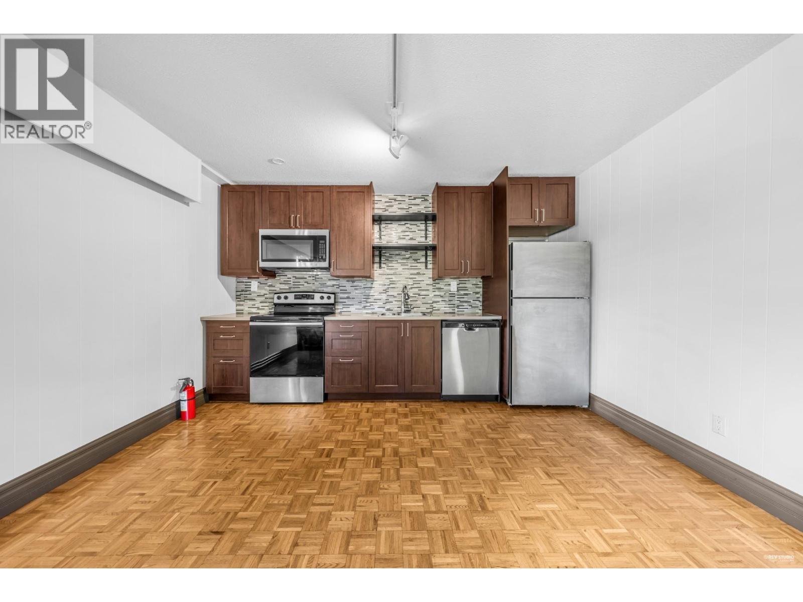 3845 BAYRIDGE AVENUE, West Vancouver