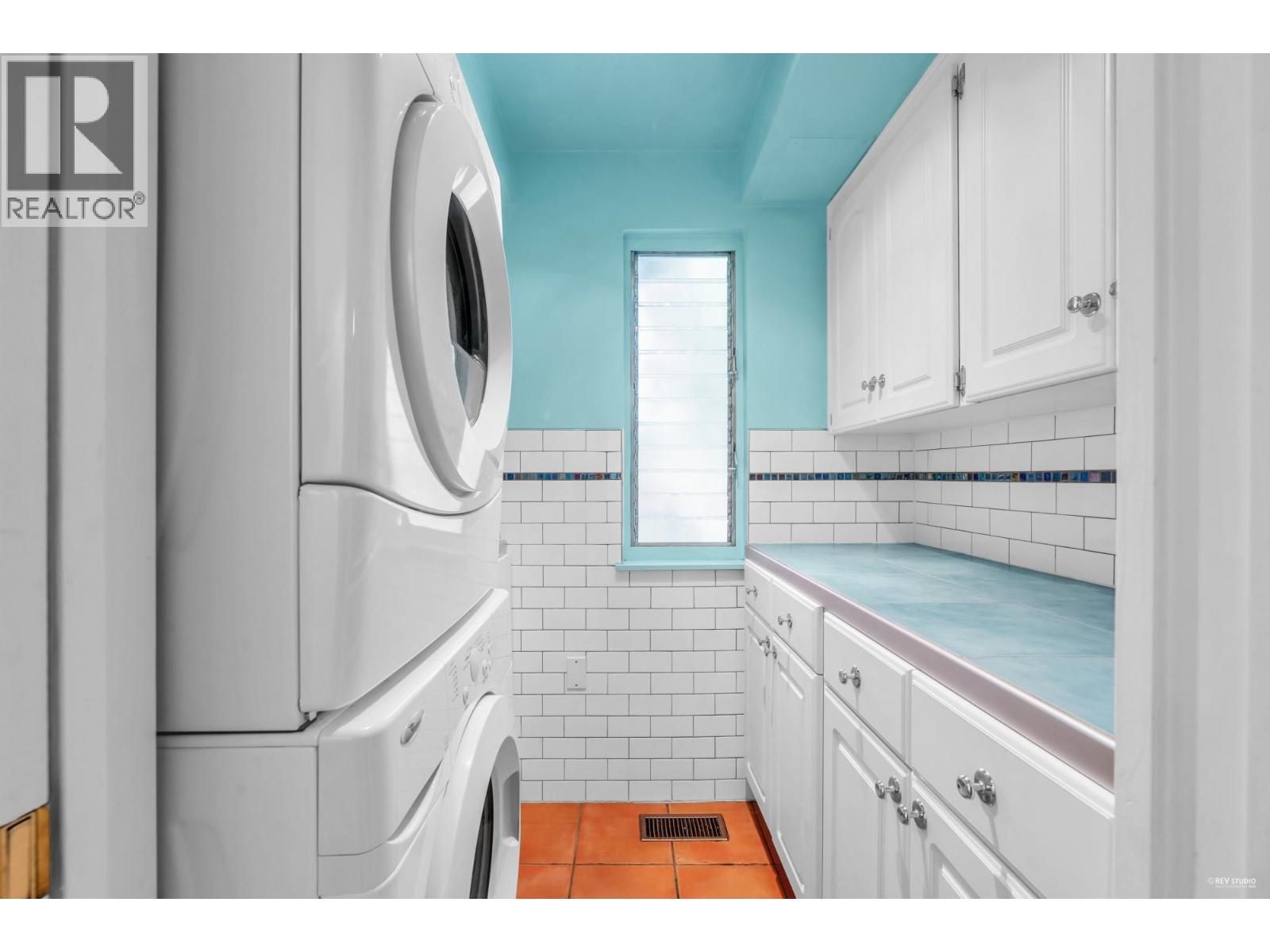 3845 BAYRIDGE AVENUE, West Vancouver