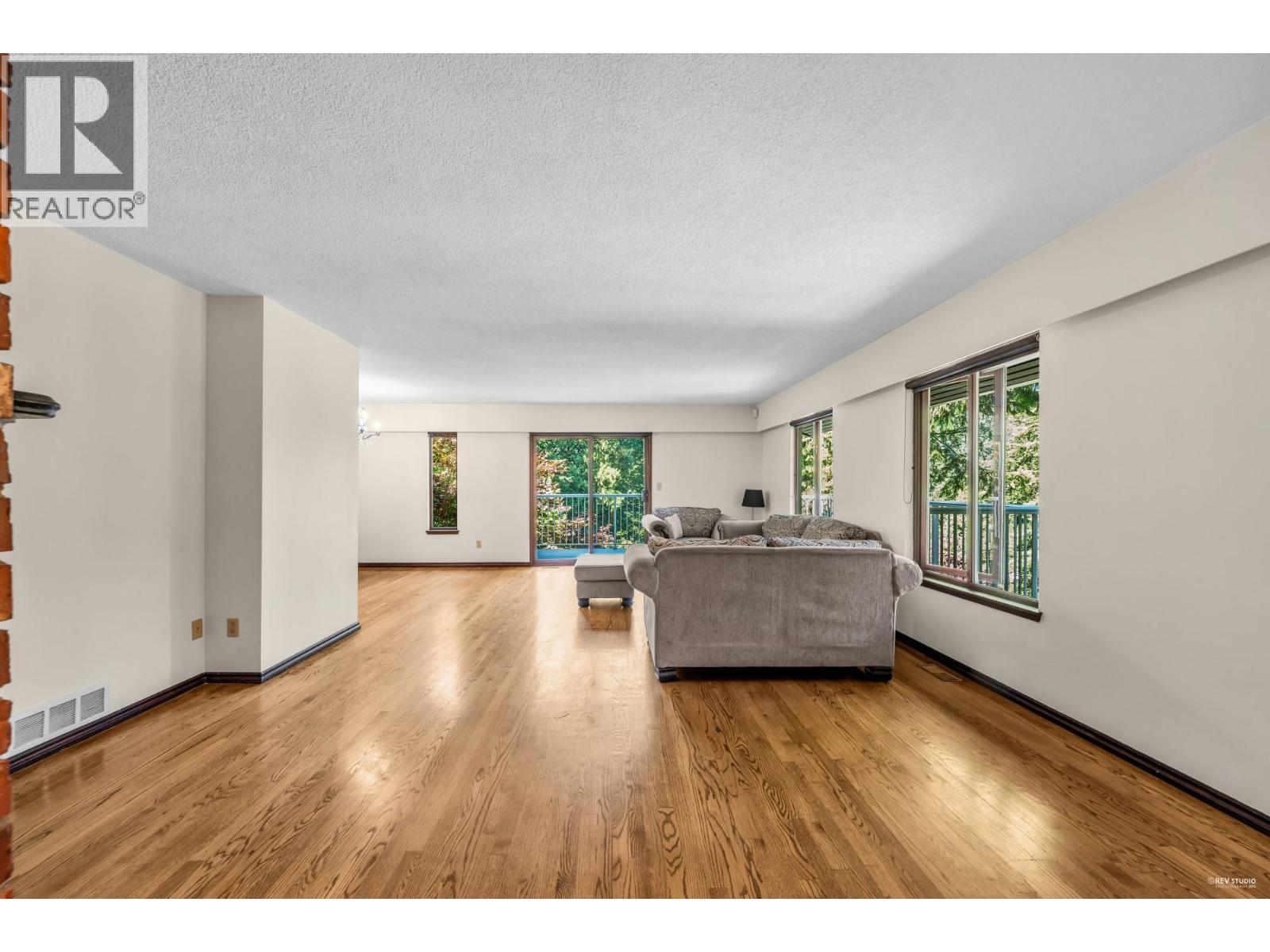 3845 BAYRIDGE AVENUE, West Vancouver