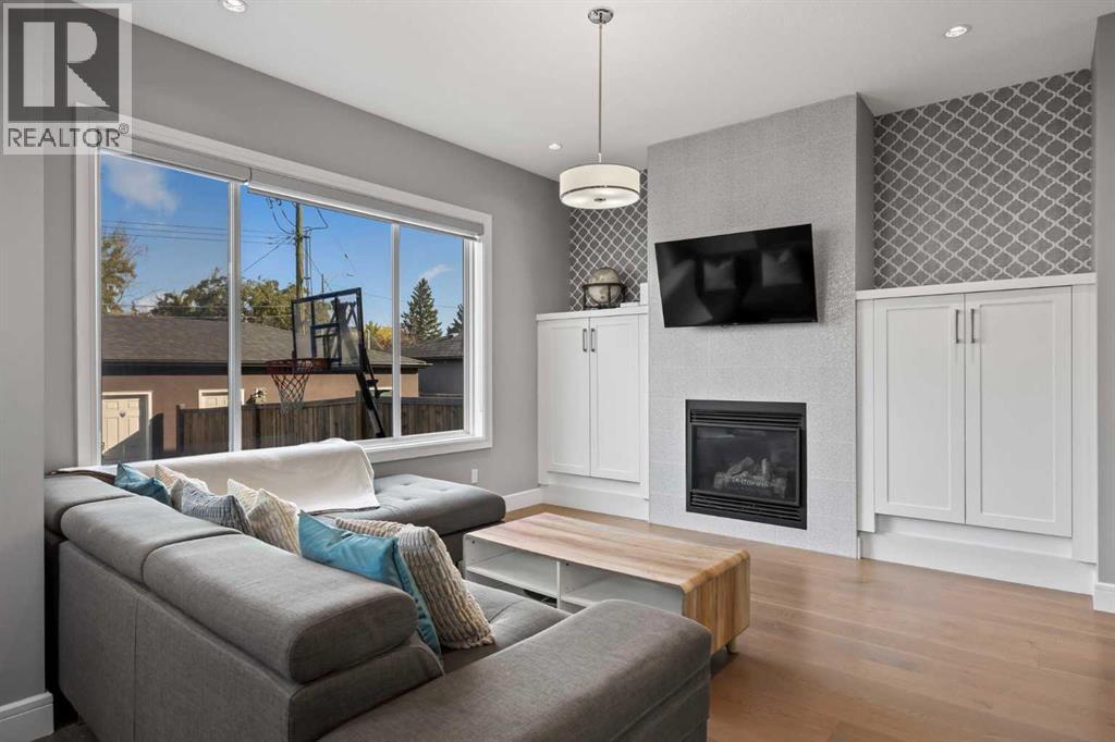 Single Family House for Sale in   Avenue NW Banff Trail Calgary 