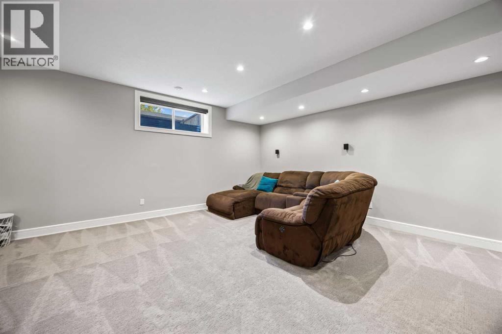 Single Family House for Sale in   Avenue NW Banff Trail Calgary 