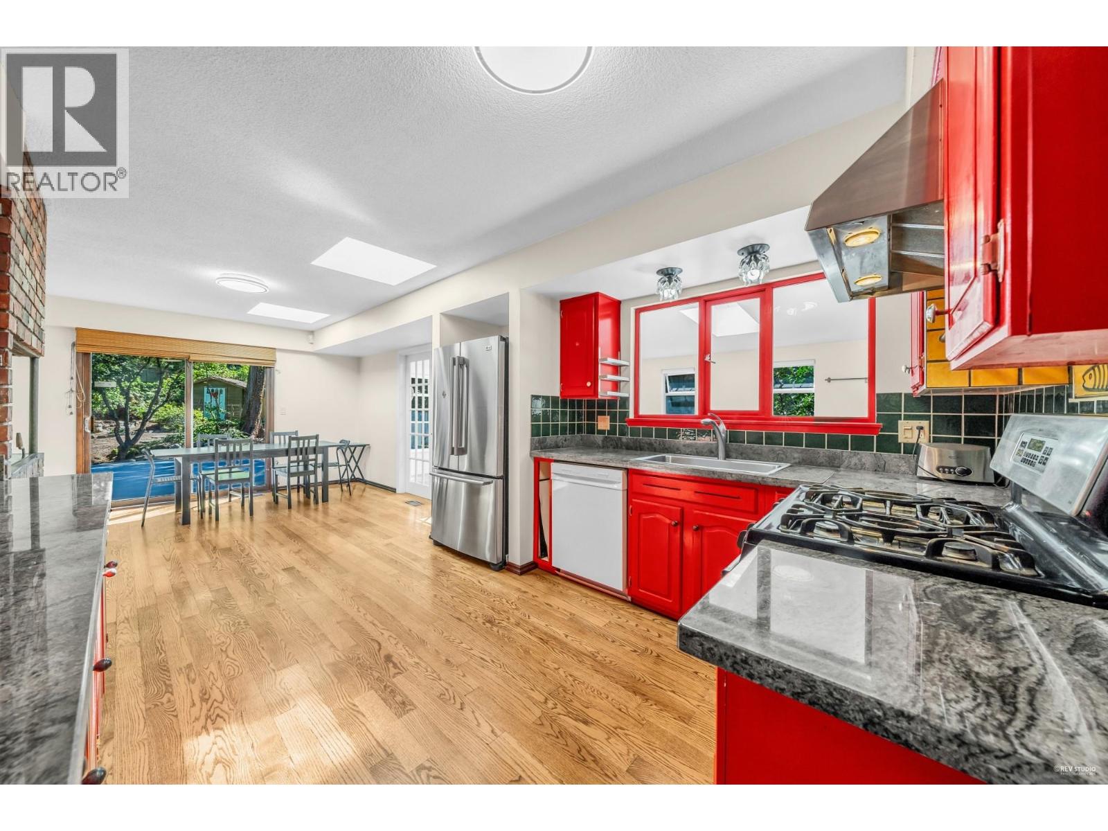3845 BAYRIDGE AVENUE, West Vancouver