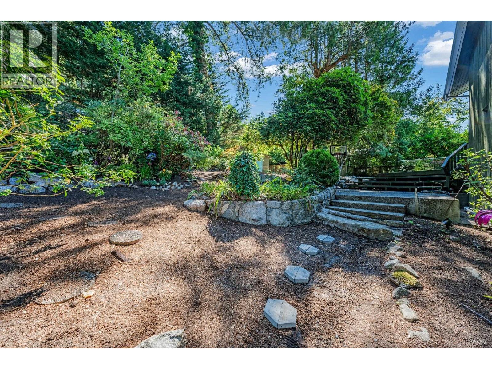 3845 BAYRIDGE AVENUE, West Vancouver