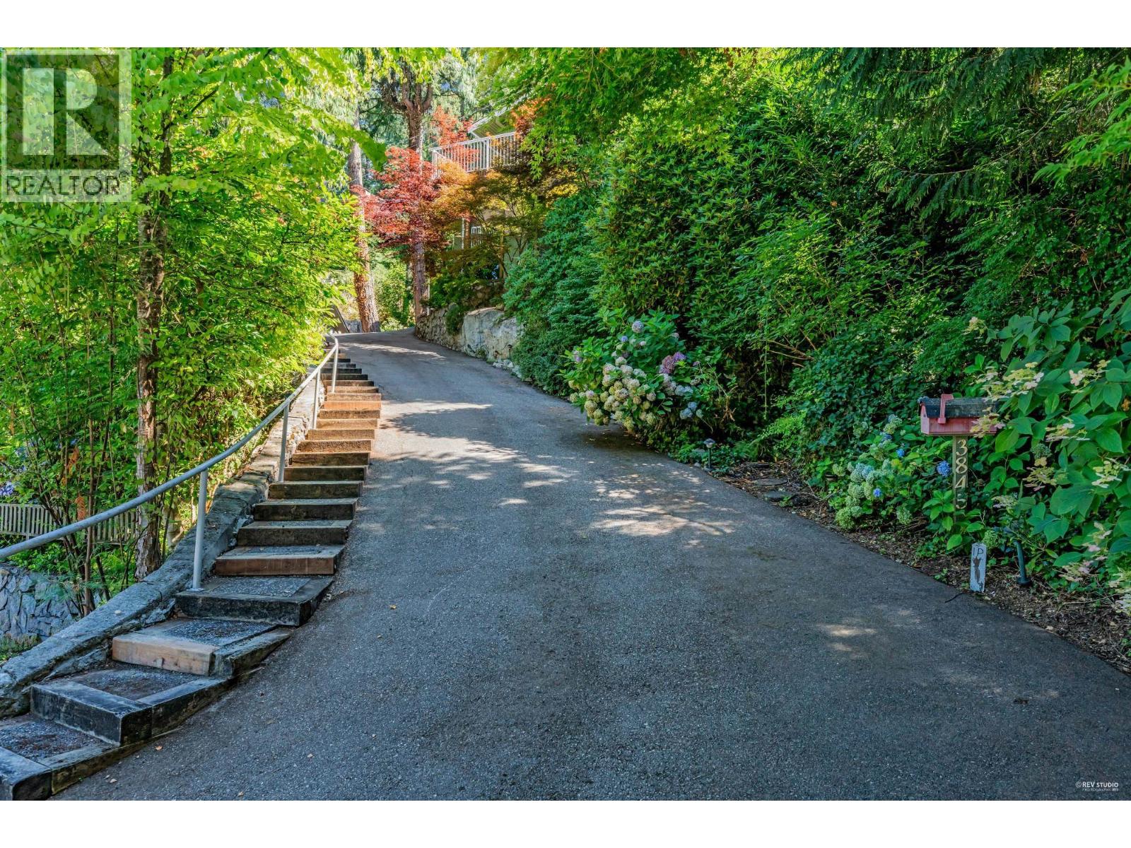 3845 BAYRIDGE AVENUE, West Vancouver