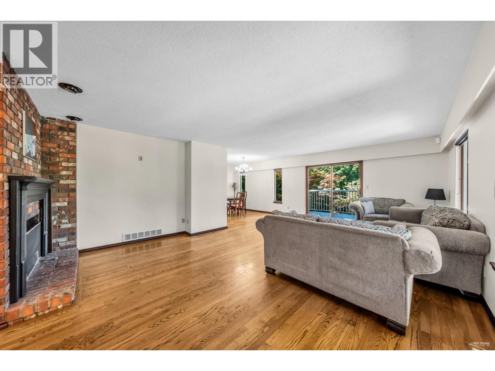 3845 BAYRIDGE AVENUE, West Vancouver