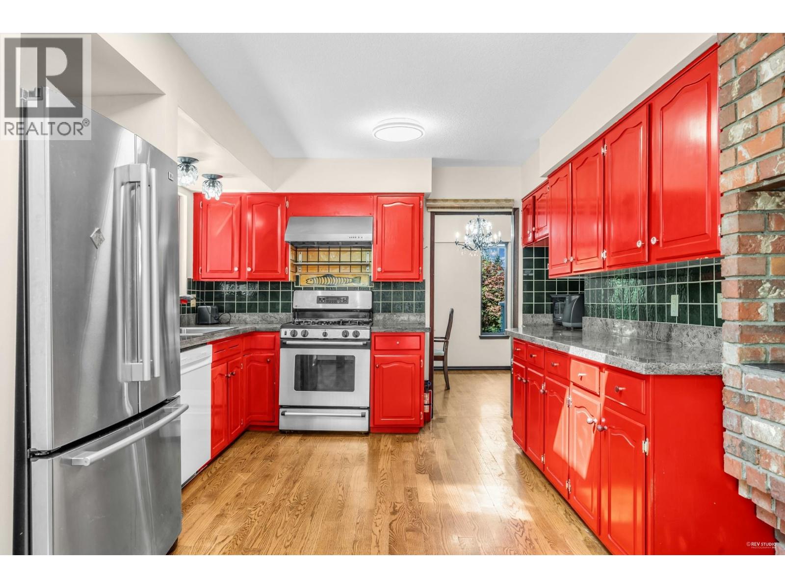 3845 BAYRIDGE AVENUE, West Vancouver