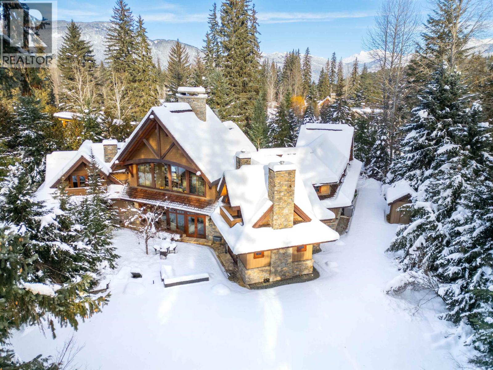 5 Bed, 6 Bath House for Sale in Whistler – 6693 TAPLEY PLACE, Whistler - Image 4