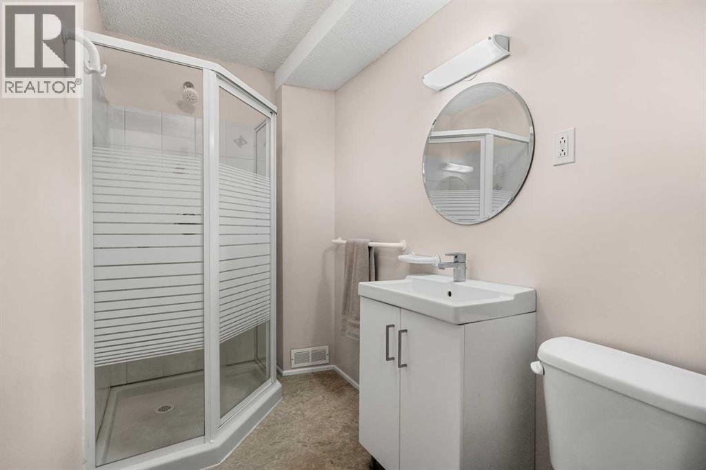 Single Family House Bungalow for Sale in  Lake Emerald Place SE Lake Bonavista Calgary 