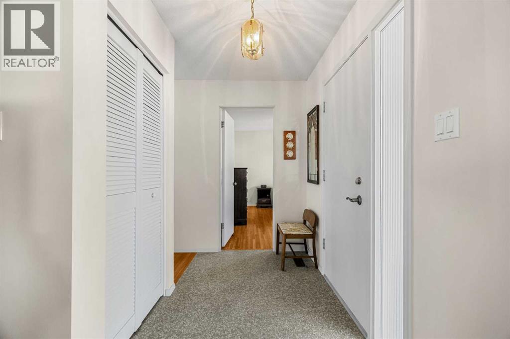 Single Family House Bungalow for Sale in  Lake Emerald Place SE Lake Bonavista Calgary 