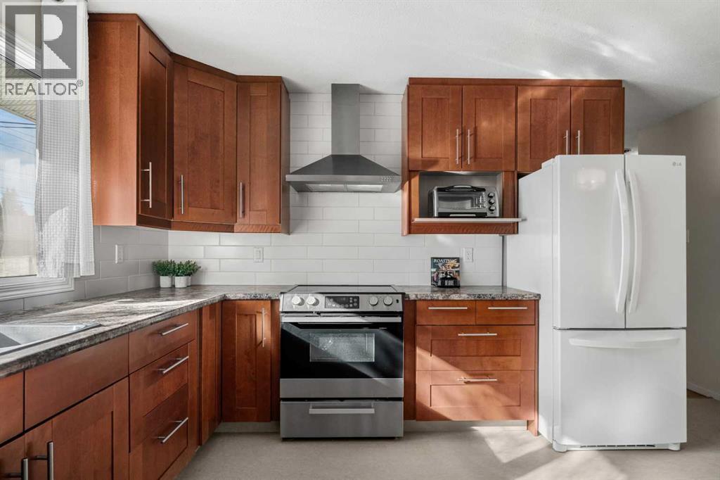 Single Family House Bungalow for Sale in  Lake Emerald Place SE Lake Bonavista Calgary 