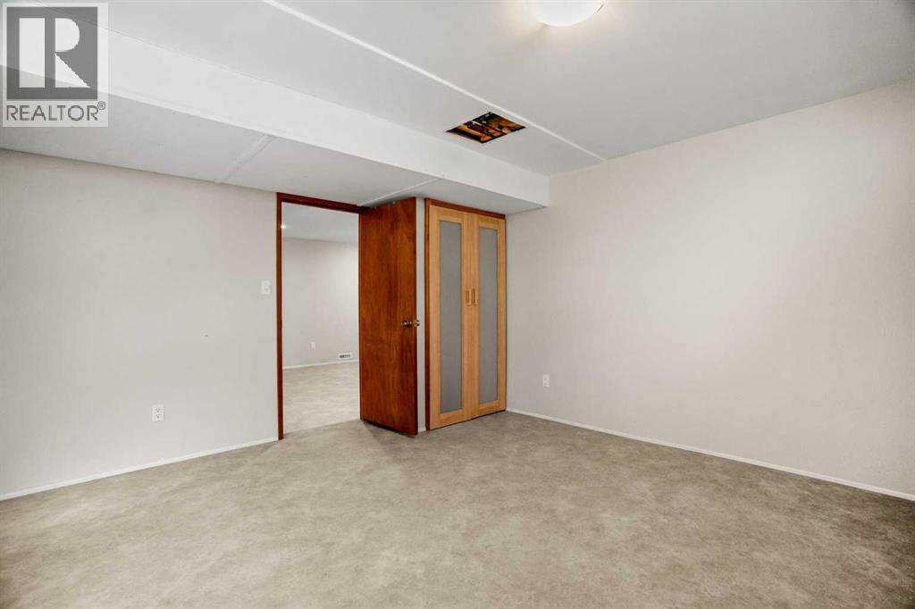 Single Family House Bungalow for Sale in  Lake Emerald Place SE Lake Bonavista Calgary 