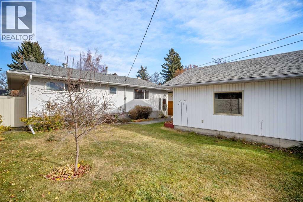 Single Family House Bungalow for Sale in  Lake Emerald Place SE Lake Bonavista Calgary 