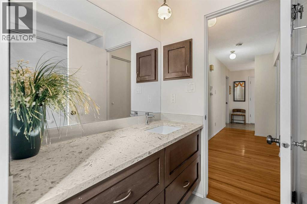 Single Family House Bungalow for Sale in  Lake Emerald Place SE Lake Bonavista Calgary 