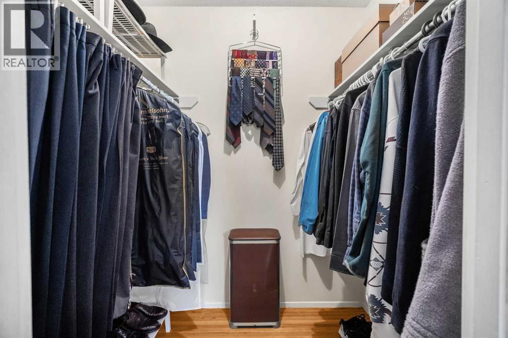 Single Family House Bungalow for Sale in  Lake Emerald Place SE Lake Bonavista Calgary 