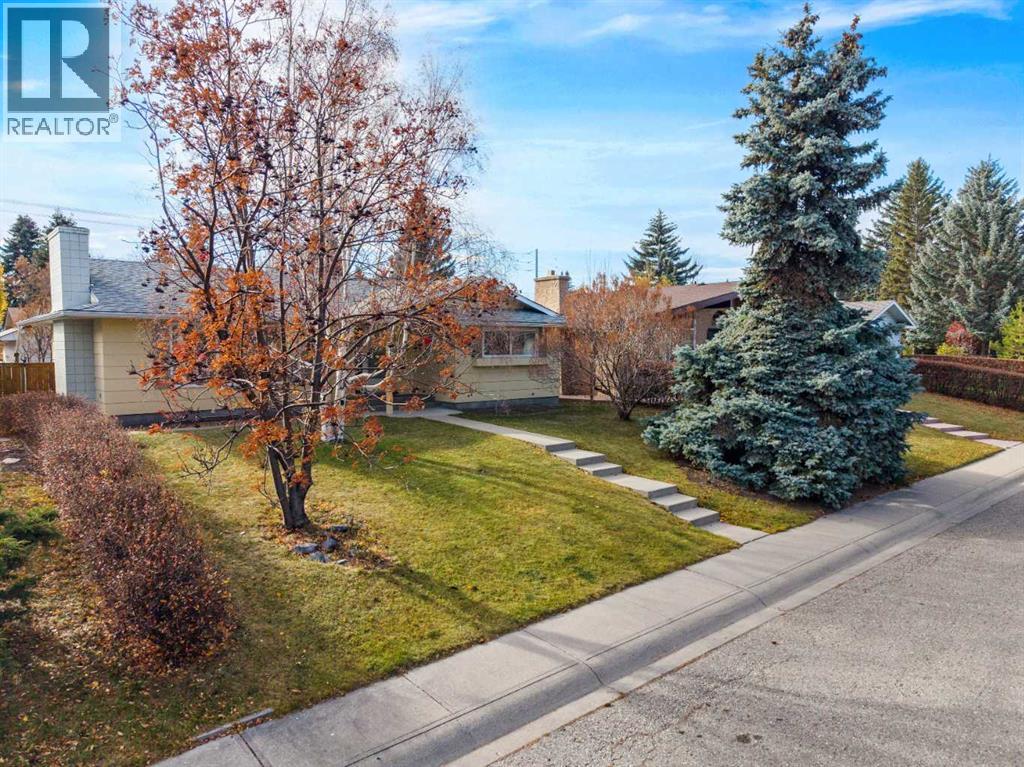 Single Family House Bungalow for Sale in  Lake Emerald Place SE Lake Bonavista Calgary 