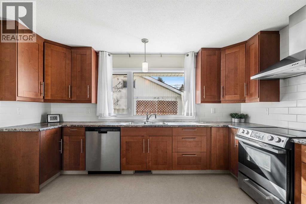 Single Family House Bungalow for Sale in  Lake Emerald Place SE Lake Bonavista Calgary 