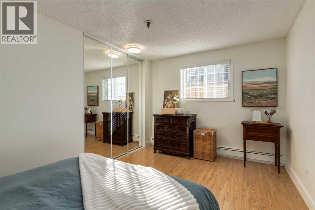 Single Family House for Sale in    Avenue SW Cliff Bungalow Calgary 