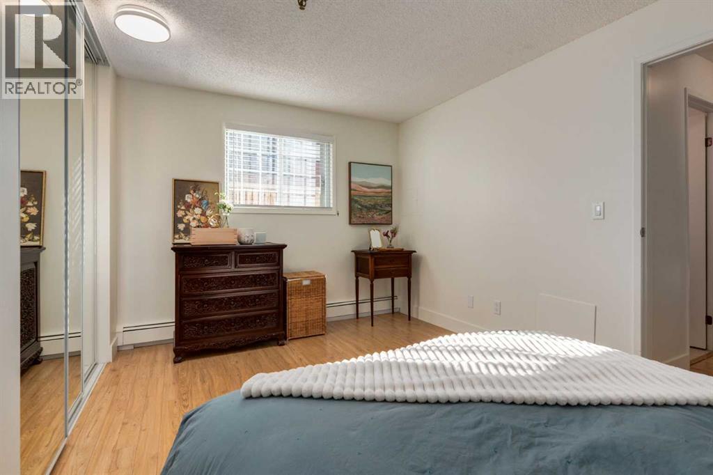 Single Family House for Sale in    Avenue SW Cliff Bungalow Calgary 