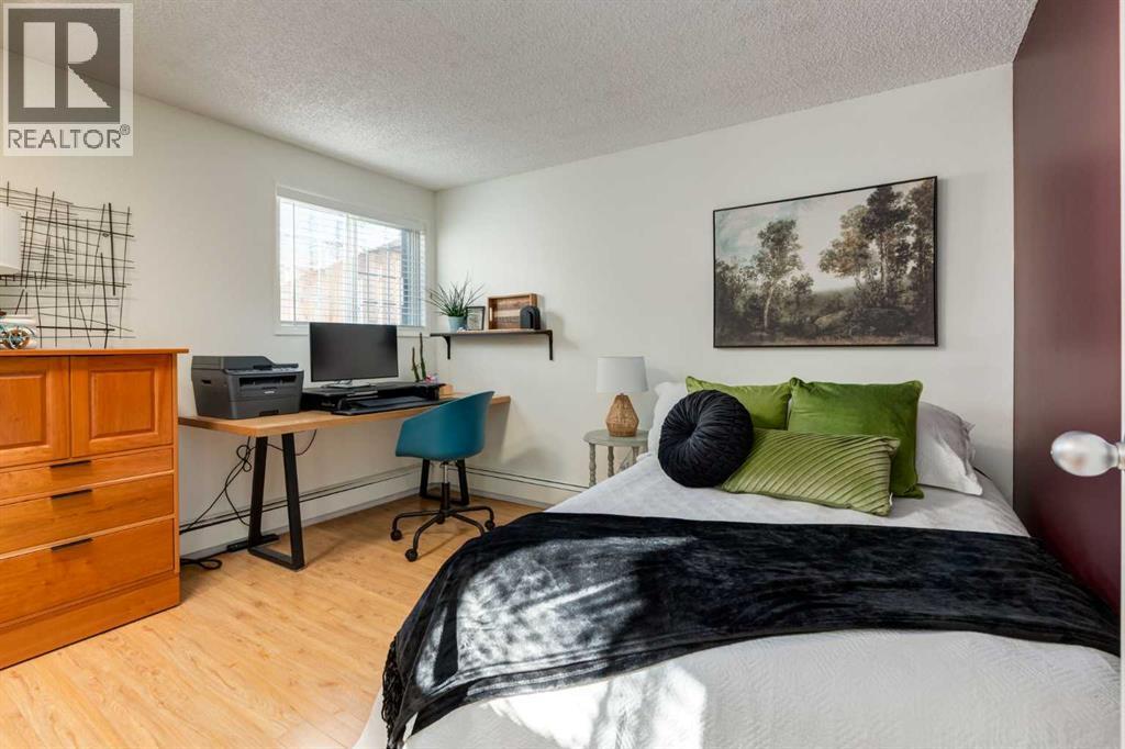 Single Family House for Sale in    Avenue SW Cliff Bungalow Calgary 