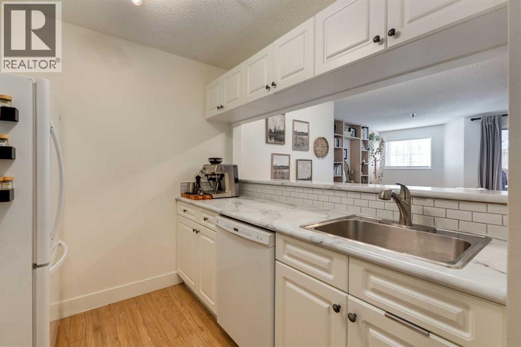 Single Family House for Sale in    Avenue SW Cliff Bungalow Calgary 