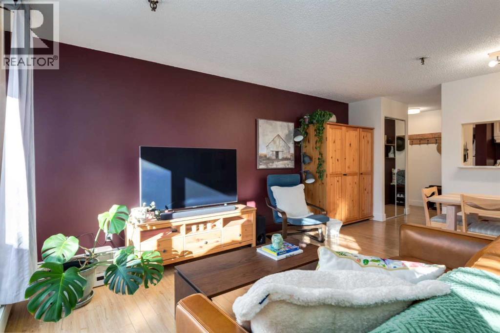 Single Family House for Sale in    Avenue SW Cliff Bungalow Calgary 