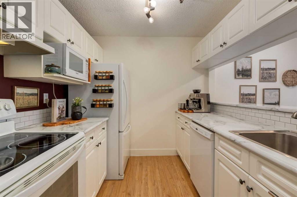 Single Family House for Sale in    Avenue SW Cliff Bungalow Calgary 