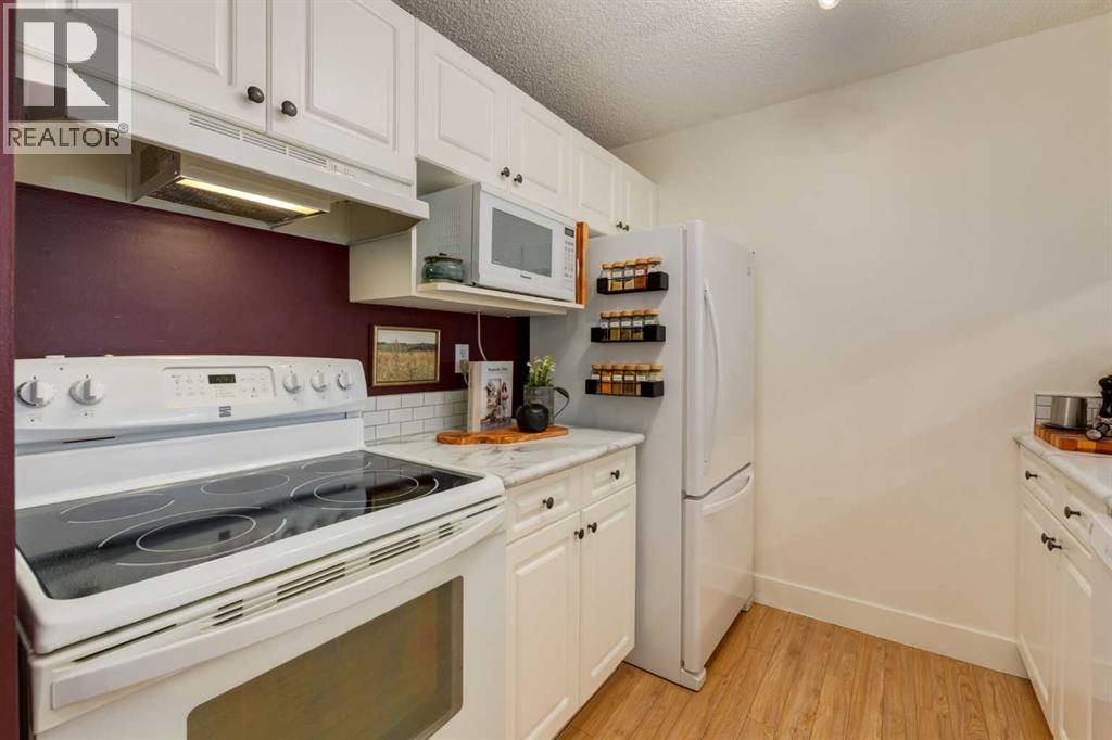 Single Family House for Sale in    Avenue SW Cliff Bungalow Calgary 