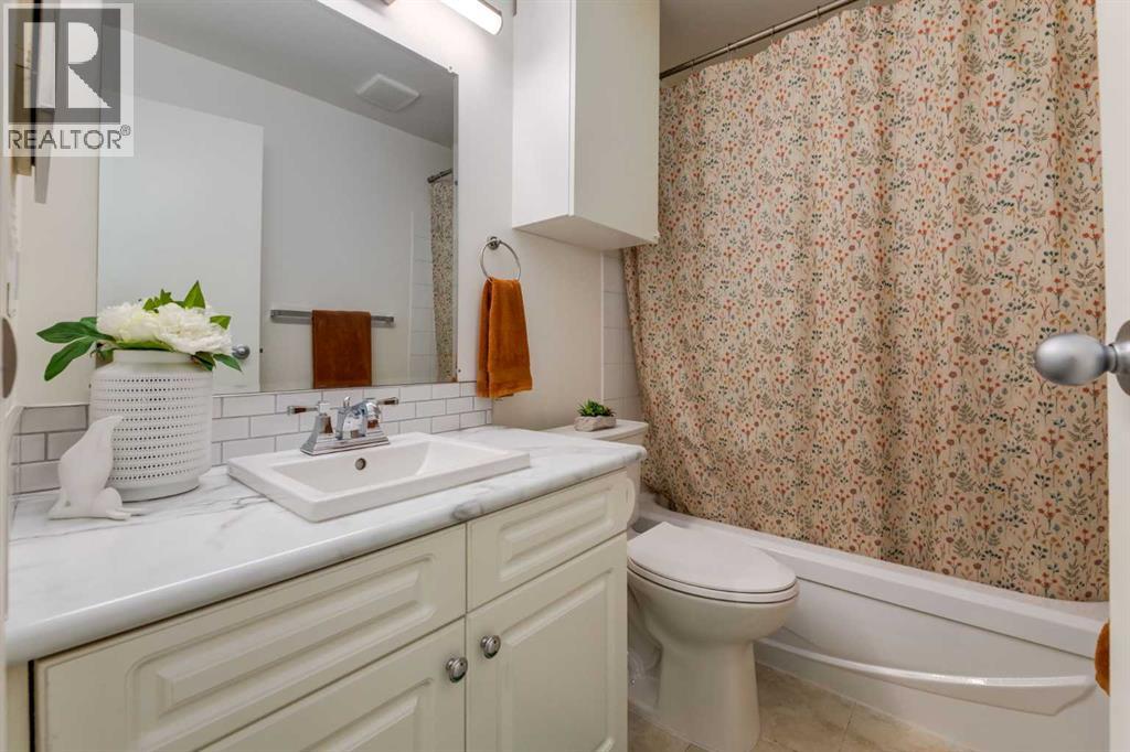 Single Family House for Sale in    Avenue SW Cliff Bungalow Calgary 