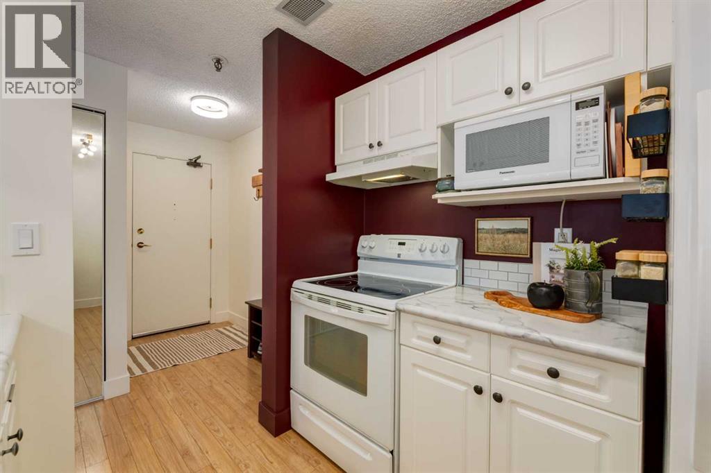 Single Family House for Sale in    Avenue SW Cliff Bungalow Calgary 