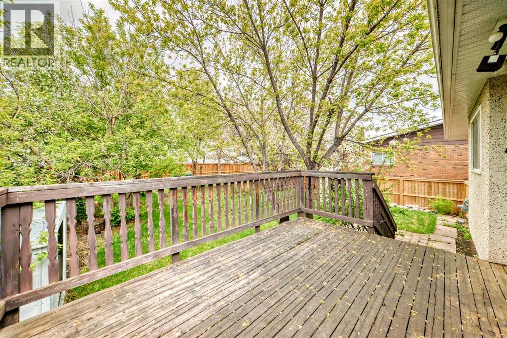 Single Family House Bi-level for Sale in  Barron Drive NW Brentwood Calgary 