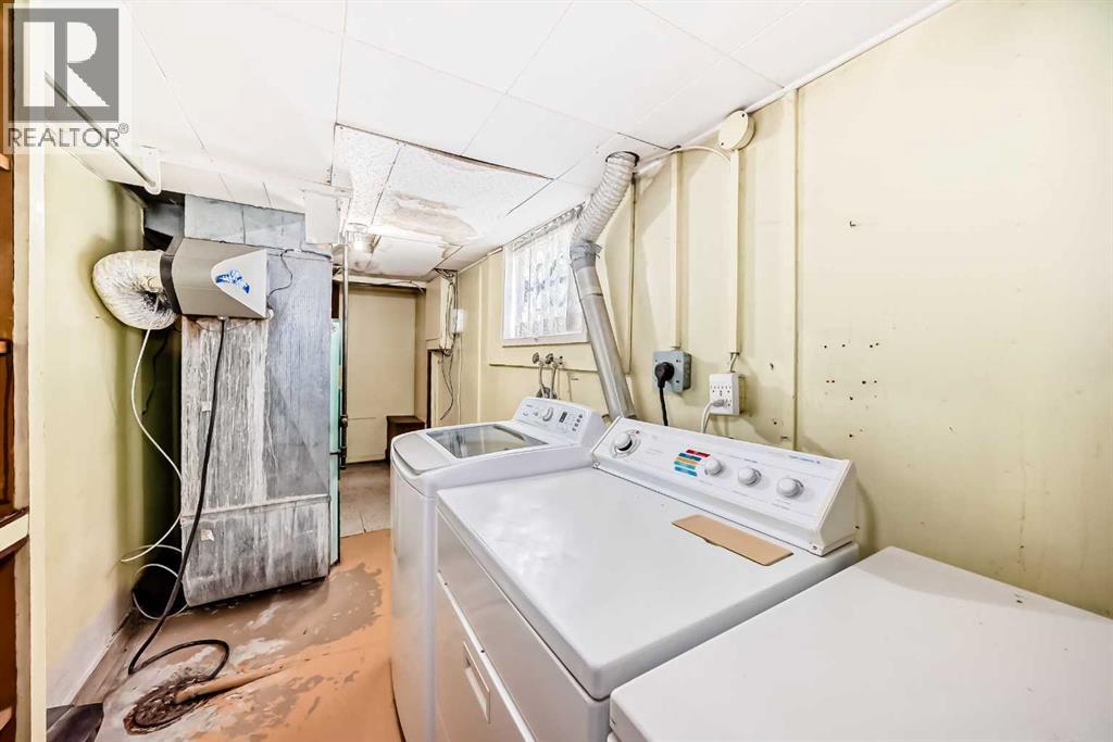 Single Family House Bi-level for Sale in  Barron Drive NW Brentwood Calgary 