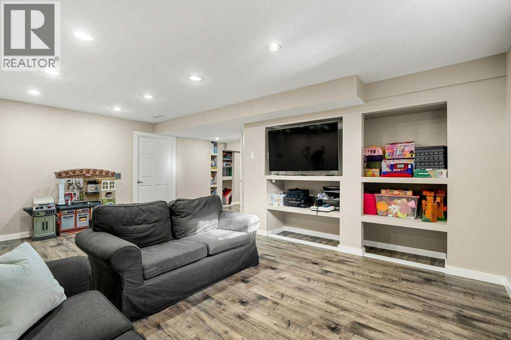 Single Family House for Sale in  Mt Gibraltar Heights SE McKenzie Lake Calgary 