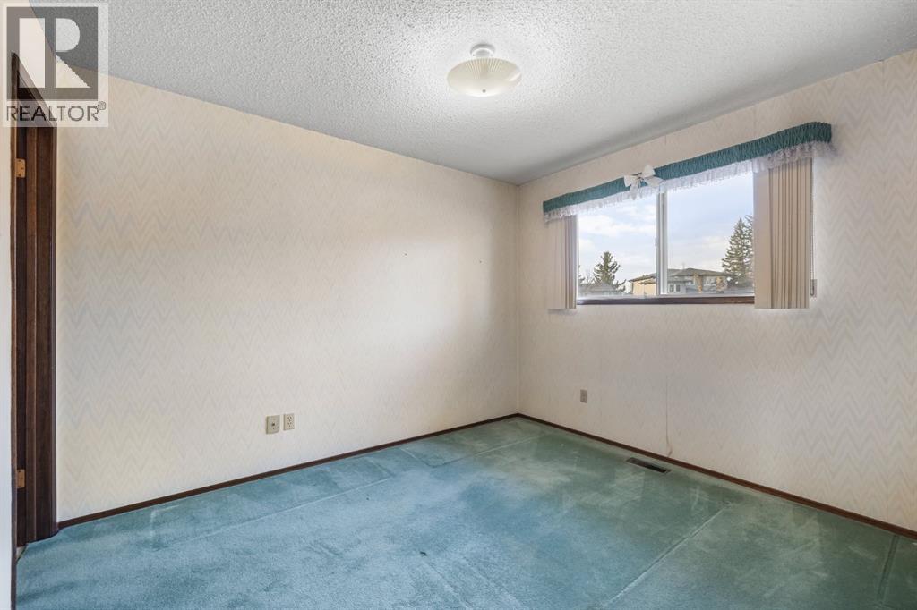 Single Family House 4 Level for Sale in  Breton Close NW Brentwood Calgary 