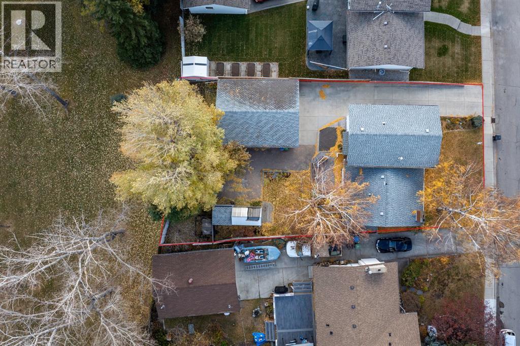 Single Family House 4 Level for Sale in  Breton Close NW Brentwood Calgary 