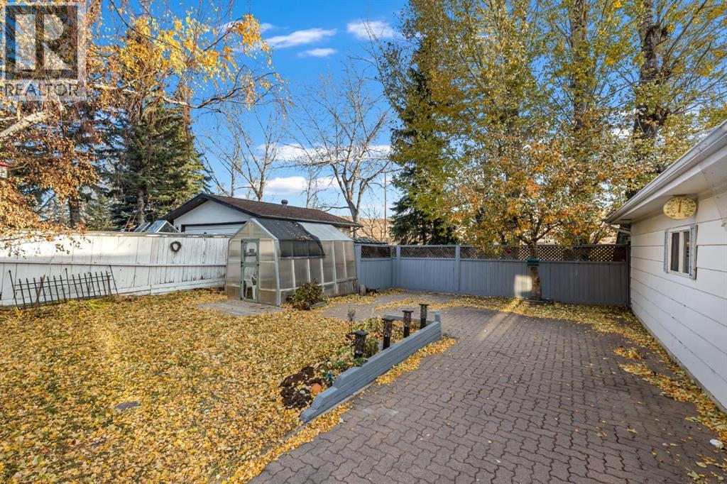Single Family House 4 Level for Sale in  Breton Close NW Brentwood Calgary 