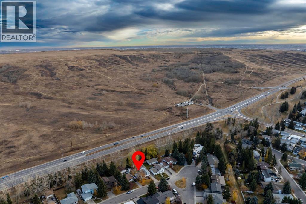 Single Family House 4 Level for Sale in  Breton Close NW Brentwood Calgary 