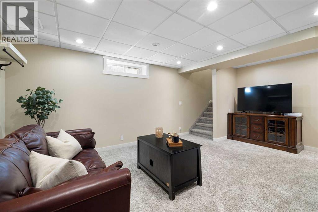 Single Family House for Sale in  Tuscany Ridge View NW Tuscany Calgary 