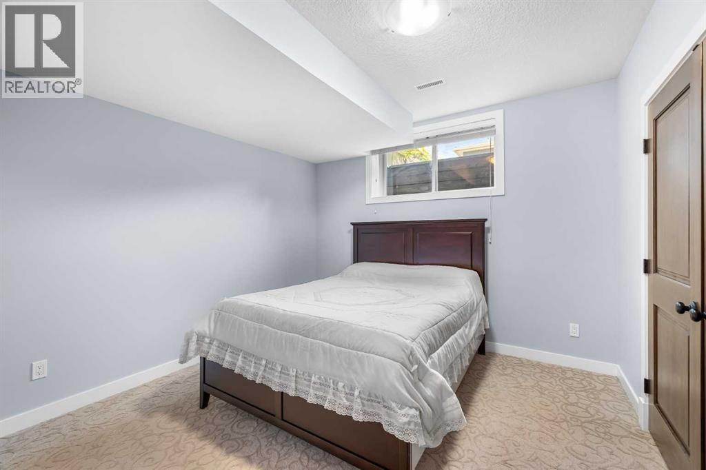 Single Family House for Sale in   Avenue NE Crescent Heights Calgary 