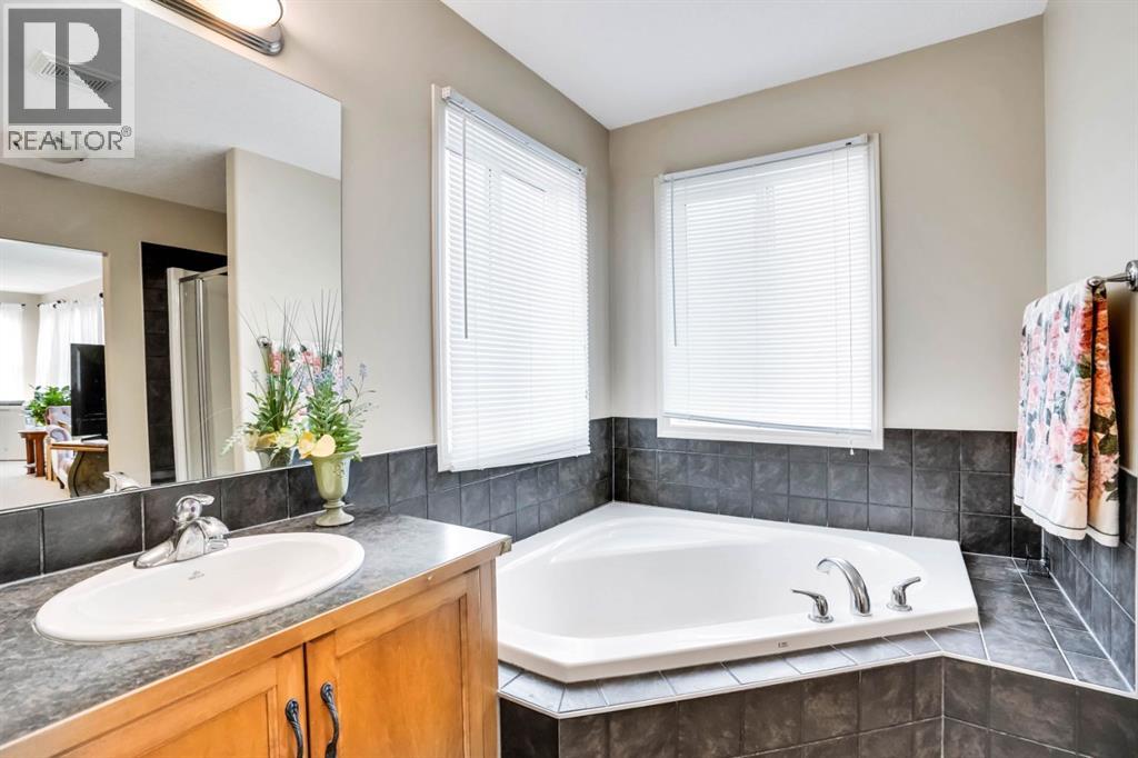 Single Family House for Sale in  Elmont Mews SW Springbank Hill Calgary 