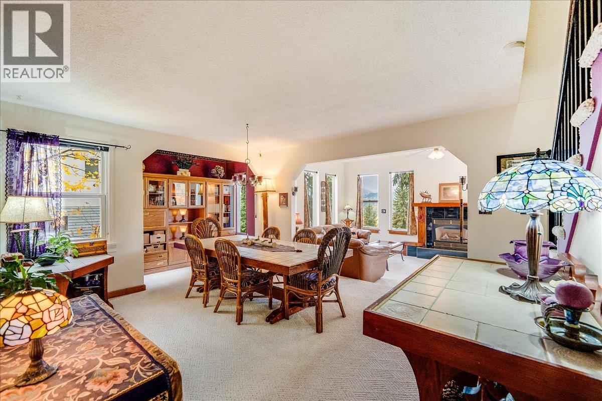 1486 Esling Drive, Rossland