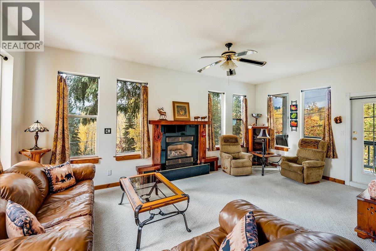 1486 Esling Drive, Rossland