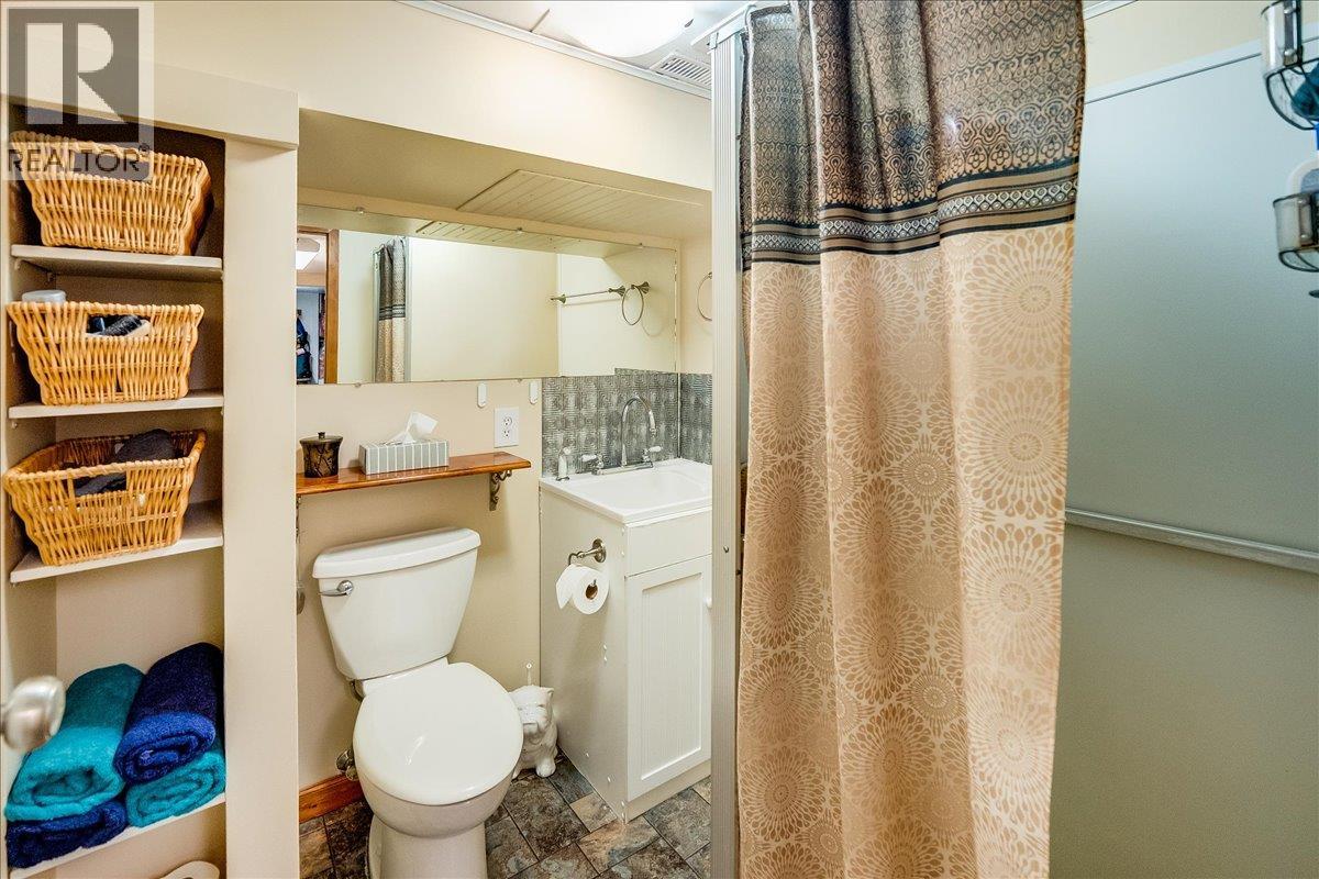 1486 Esling Drive, Rossland