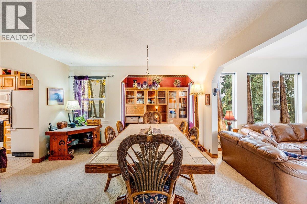 1486 Esling Drive, Rossland